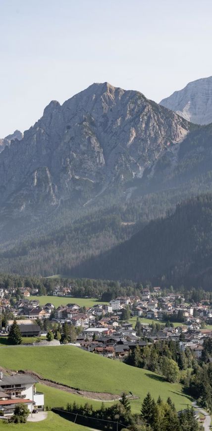 Unser Hotel in St. Vigil am Enneberg inmittten der Berge