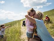 Eine Familie hat Spaß auf einem Ausflug
