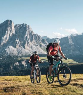 Two mountain bikers on a tour in the Dolomites